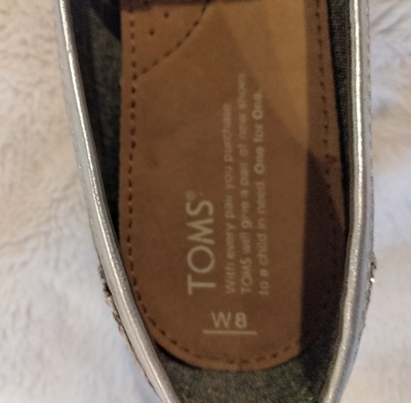 TOMS Women's Classic Giraffe Sparkly Print Shoes - Picture 6 of 6